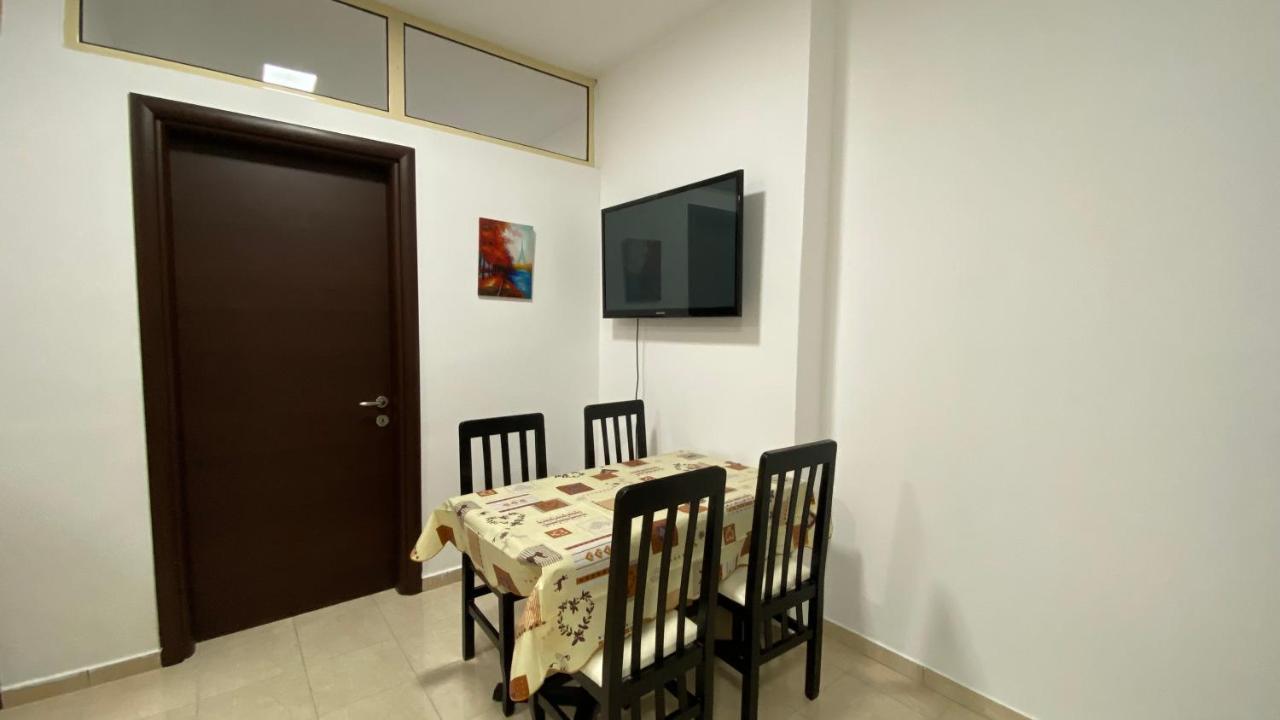 Anna'S Apartament Lushnje Exterior photo